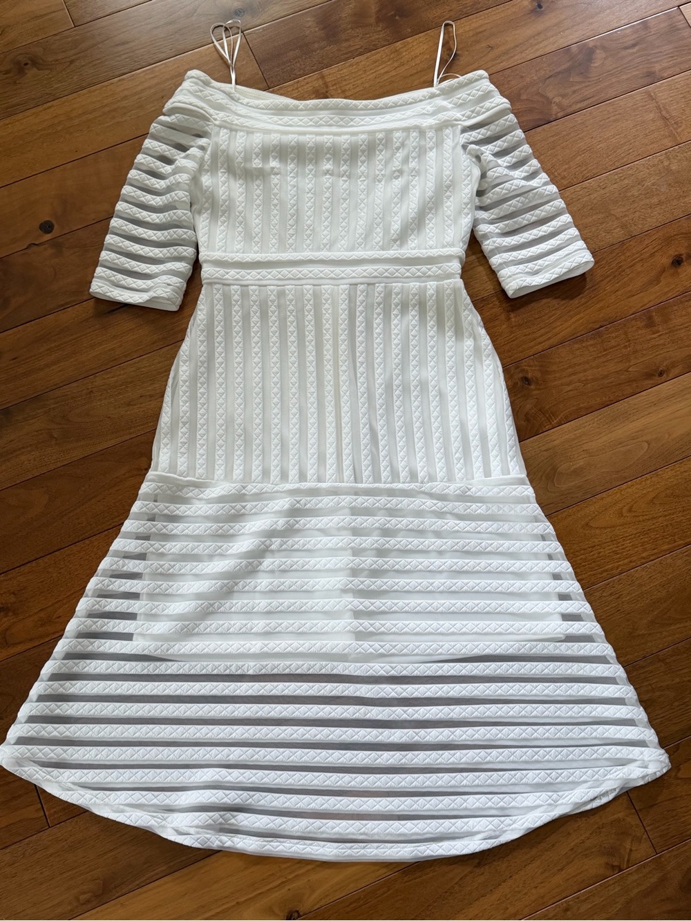 Jax Black Label White Dress Textured Off-Shoulder Size 8 NWOT